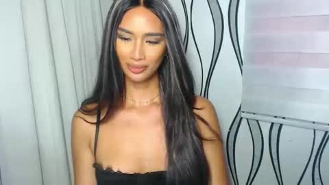 Snapshot of lanadel_hilton chatting on January 2, 2025, 7:44 am Lana online show from January 2, 2025, 7:44 am