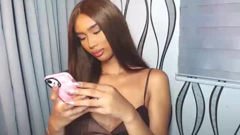 Snapshot of lanadel_hilton chatting on February 24, 2025, 10:47 pm Lana online show from February 24, 2025, 10:47 pm