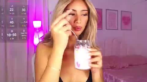 Snapshot of lanadel_hilton chatting on September 18, 2025, 8:22 pm Lana online show from September 18, 2025, 8:22 pm