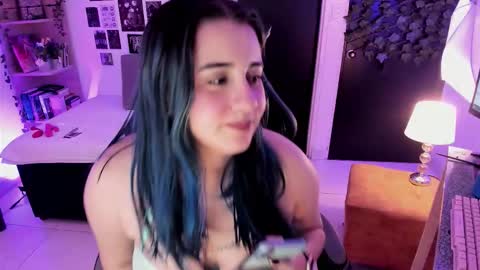 lanaherondale_ online show from November 19, 2025, 9:31 am