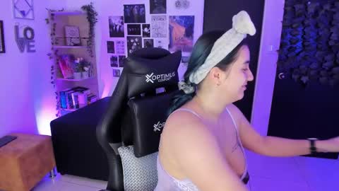 lanaherondale_ online show from November 25, 2025, 9:09 am