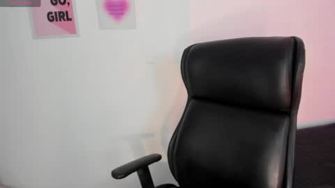 Snapshot of lanajones_ chatting on April 8, 2026, 1:00 pm LanaJones online show from April 8, 2026, 1:00 pm