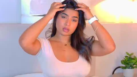 Lana online show from February 10, 2026, 8:35 pm