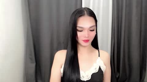 lanawyatt_ online show from December 1, 2025, 11:59 am