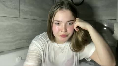 lanelizzie348 online show from April 8, 2026, 2:22 am