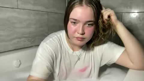 lanelizzie348 online show from April 14, 2026, 1:11 am