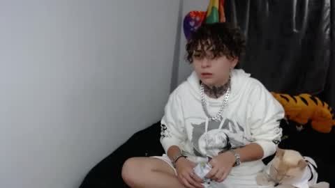 Snapshot of lannie_gonzales chatting on January 1, 2025, 12:00 am LANNIE   online show from January 1, 2025, 12:00 am