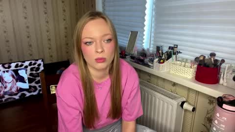 Snapshot of lanniecastellow chatting on March 30, 2026, 11:33 am Hello My name is Lola online show from March 30, 2026, 11:33 am