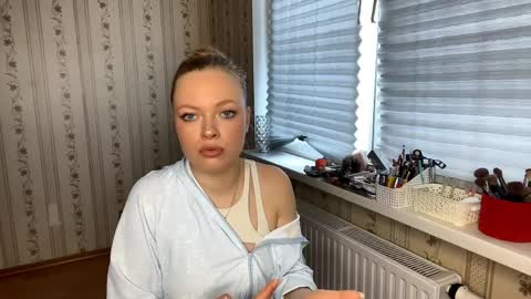 Snapshot of lanniecastellow chatting on April 1, 2026, 1:41 pm Hello My name is Lola online show from April 1, 2026, 1:41 pm