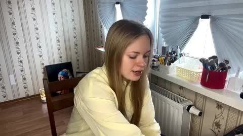 Snapshot of lanniecastellow chatting on April 2, 2026, 11:08 am Hello My name is Lola online show from April 2, 2026, 11:08 am