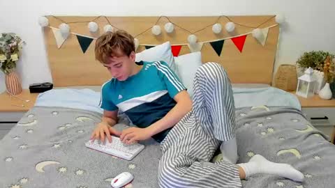 Fandi online show from March 6, 2025, 7:43 pm