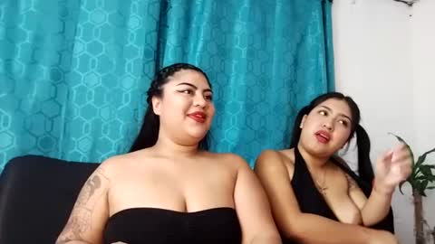 lapeligrosa_ online show from December 17, 2025, 11:16 am