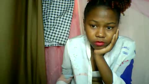 Snapshot of lara_belle chatting on June 1, 2026, 8:05 am lara_belle online show from June 1, 2026, 8:05 am