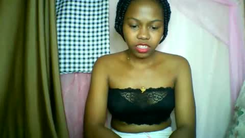 Snapshot of lara_belle chatting on June 2, 2026, 9:39 pm lara_belle online show from June 2, 2026, 9:39 pm