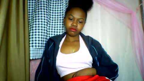 Snapshot of lara_belle chatting on June 13, 2026, 8:18 pm lara_belle online show from June 13, 2026, 8:18 pm