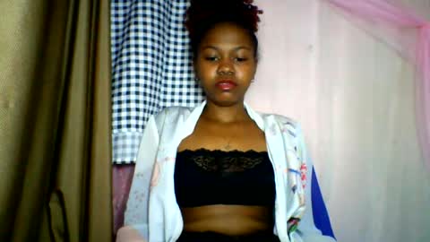 Snapshot of lara_belle chatting on June 17, 2026, 9:49 pm lara_belle online show from June 17, 2026, 9:49 pm