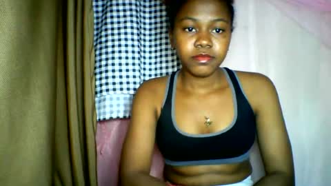 Snapshot of lara_belle chatting on June 18, 2026, 9:47 am lara_belle online show from June 18, 2026, 9:47 am