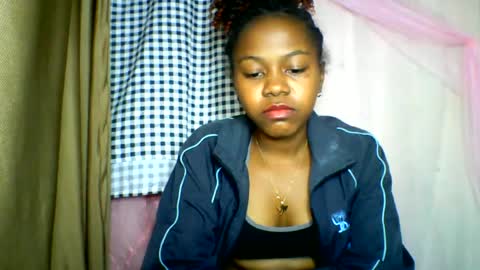 Snapshot of lara_belle chatting on June 18, 2026, 10:36 pm lara_belle online show from June 18, 2026, 10:36 pm