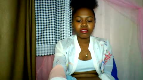 Snapshot of lara_belle chatting on June 21, 2026, 1:13 pm lara_belle online show from June 21, 2026, 1:13 pm