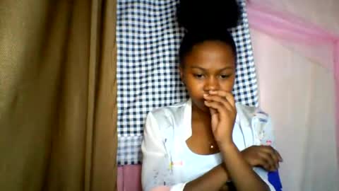Snapshot of lara_belle chatting on June 22, 2026, 3:25 am lara_belle online show from June 22, 2026, 3:25 am