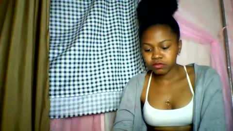 Snapshot of lara_belle chatting on June 29, 2026, 10:15 am lara_belle online show from June 29, 2026, 10:15 am