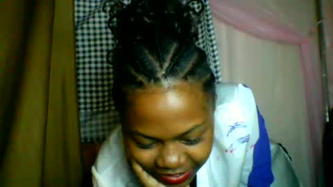 Snapshot of lara_belle chatting on July 4, 2026, 8:15 pm lara_belle online show from July 4, 2026, 8:15 pm