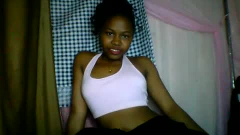 Snapshot of lara_belle chatting on July 5, 2026, 4:25 pm lara_belle online show from July 5, 2026, 4:25 pm
