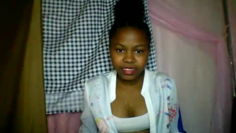 Snapshot of lara_belle chatting on July 13, 2026, 8:17 am lara_belle online show from July 13, 2026, 8:17 am