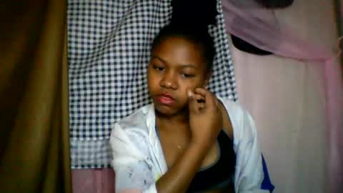 Snapshot of lara_belle chatting on July 15, 2026, 11:37 am lara_belle online show from July 15, 2026, 11:37 am