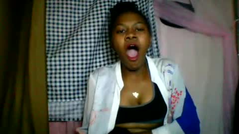 Snapshot of lara_belle chatting on July 17, 2026, 12:50 am lara_belle online show from July 17, 2026, 12:50 am