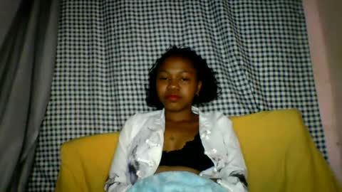 Snapshot of lara_belle chatting on July 21, 2026, 11:40 pm lara_belle online show from July 21, 2026, 11:40 pm