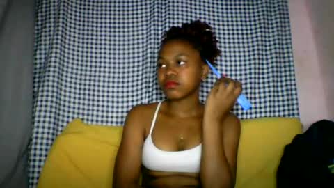 Snapshot of lara_belle chatting on July 25, 2026, 12:25 pm lara_belle online show from July 25, 2026, 12:25 pm