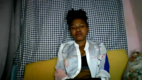 Snapshot of lara_belle chatting on July 28, 2026, 8:21 am lara_belle online show from July 28, 2026, 8:21 am