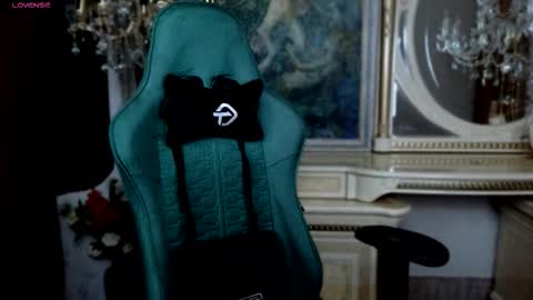 lara_benson_ online show from November 25, 2025, 10:48 am