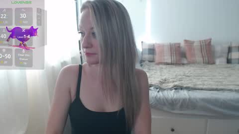 Snapshot of lara_c_rau chatting on September 15, 2025, 2:28 pm Lara online show from September 15, 2025, 2:28 pm