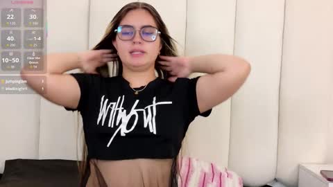 lara_duarte online show from November 13, 2025, 1:32 pm