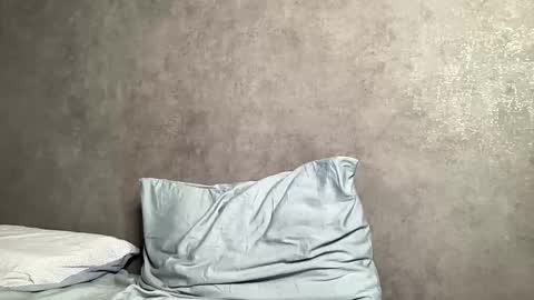 Lara Neon online show from January 14, 2025, 2:43 pm