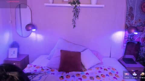 laraa rouss  online show from December 2, 2025, 3:45 am