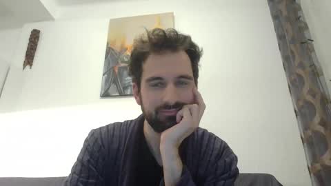 laraaan online show from November 26, 2025, 8:32 pm