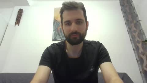 laraaan online show from January 7, 2026, 7:49 pm