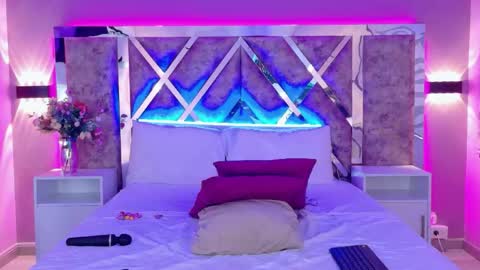 Lara online show from April 15, 2026, 10:21 pm