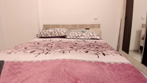 Snapshot of laracara chatting on January 2, 2025, 7:23 am Lara online show from January 2, 2025, 7:23 am