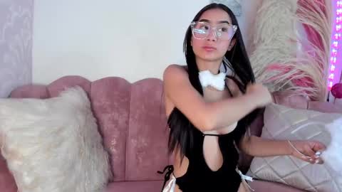 Snapshot of larajeann_ chatting on June 6, 2026, 11:59 am Lara online show from June 6, 2026, 11:59 am