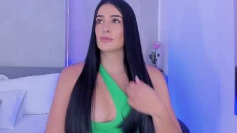 Snapshot of laravillalobos chatting on July 6, 2026, 8:22 pm Laura online show from July 6, 2026, 8:22 pm