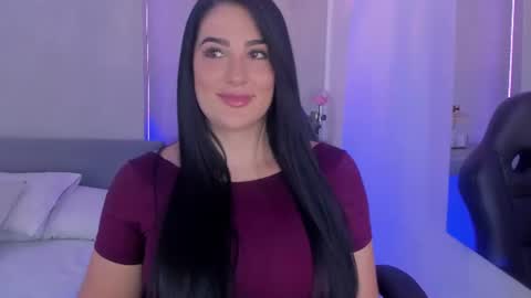 Snapshot of laravillalobos chatting on July 8, 2026, 8:24 pm Laura online show from July 8, 2026, 8:24 pm
