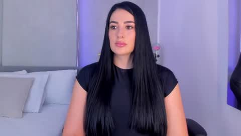 Snapshot of laravillalobos chatting on July 12, 2026, 7:38 pm Laura online show from July 12, 2026, 7:38 pm