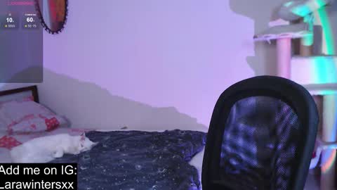 larawinters online show from October 4, 2025, 9:35 pm