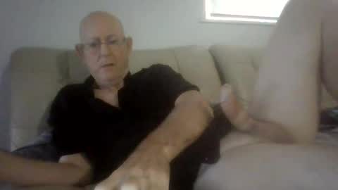 Snapshot of largerthan chatting on June 9, 2026, 10:32 pm largerthan- say hi on entry online show from June 9, 2026, 10:32 pm