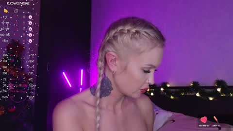 Snapshot of larine_morgan chatting on December 30, 2024, 2:40 pm LarineGMT7  UTC6  online show from December 30, 2024, 2:40 pm