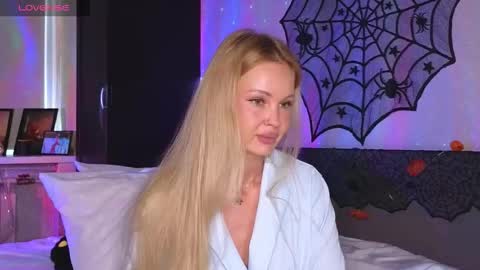 Snapshot of larine_morgan chatting on October 21, 2025, 3:07 am LarineGMT7  UTC6  online show from October 21, 2025, 3:07 am